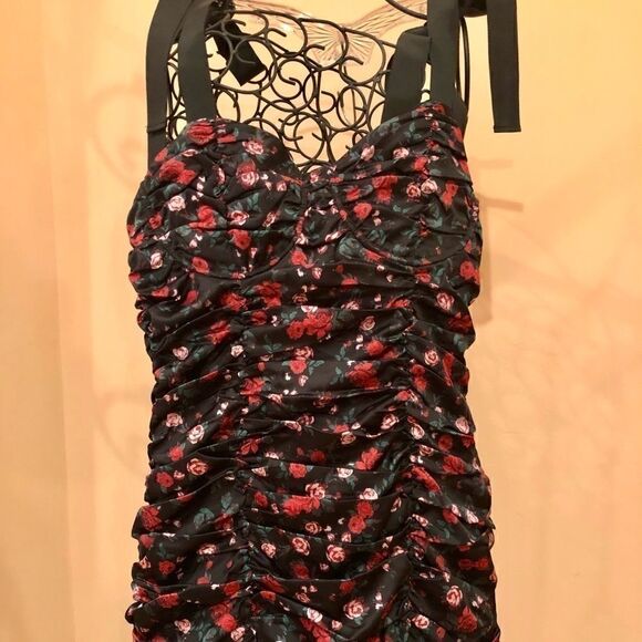 FASHION NOVA SEND ME ROSES BODY CON RUCHED MINI DRESS M NWT - Picture 9 of 14